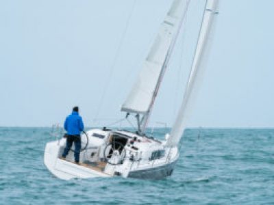 OCEANIS_30_1_PRESHOOTING_EXTERIEUR_V2-11-sur-32-.jpg-1900px-300x200