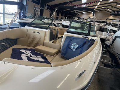 Sea Ray 230 SPX IB - lager 2